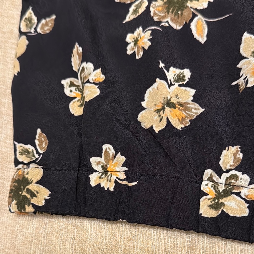 Floral Navy‎ Blouse - Picture 5 of 9